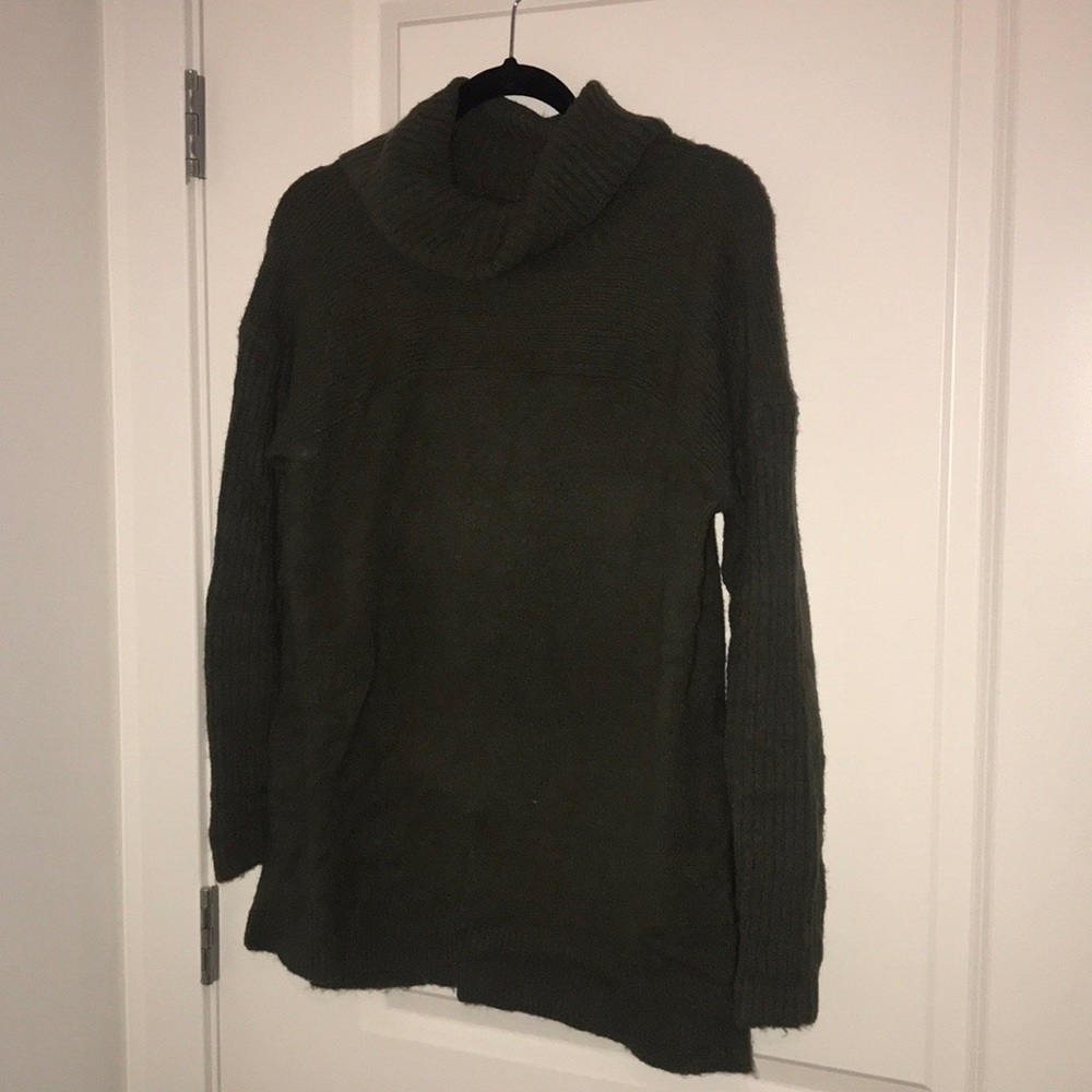 Green Turtle Neck